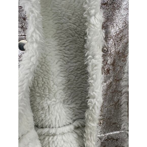 URBAN OUTFITTERS Women's Silver Metallic Faux-Fur Button-Down Coat SZ M - Picture 6 of 12